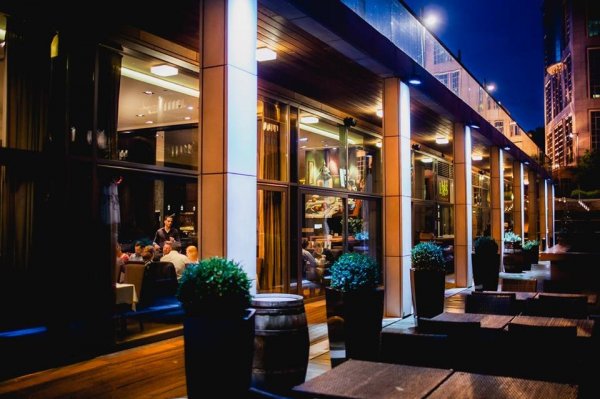 Larus Étterem Terasz